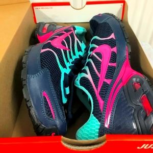 women's Nike size 9b max force 4